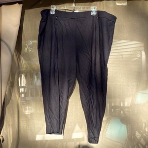 Black 3X stretchy capris, 2 back pockets from C.D. Daniels.